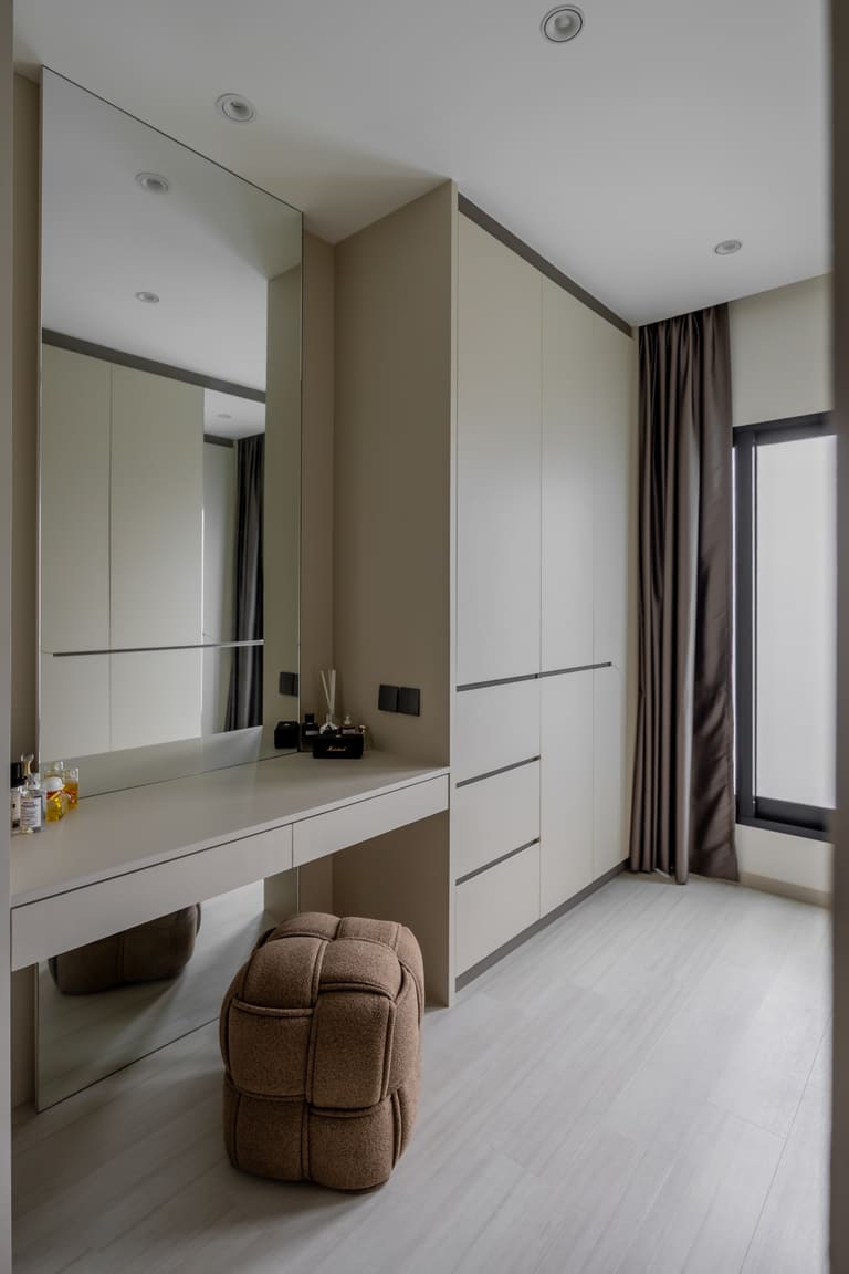 Clover Close landed house interior — detail 3